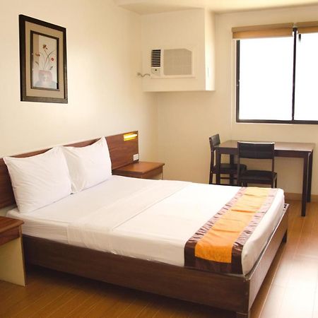 M Suites Hotel Makati City Exterior photo