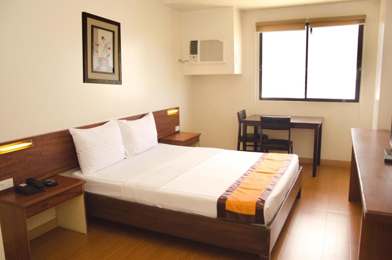 M Suites Hotel Makati City Exterior photo
