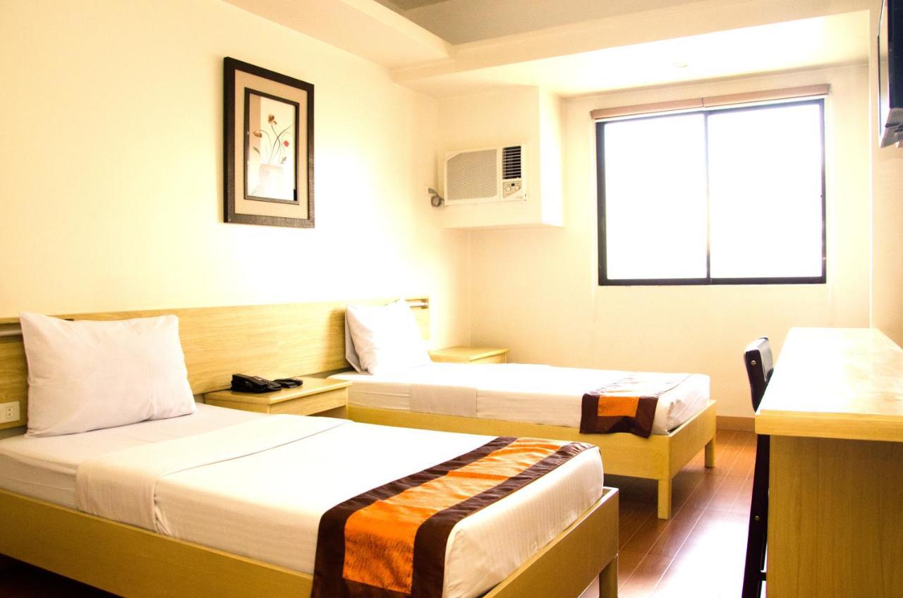 M Suites Hotel Makati City Exterior photo