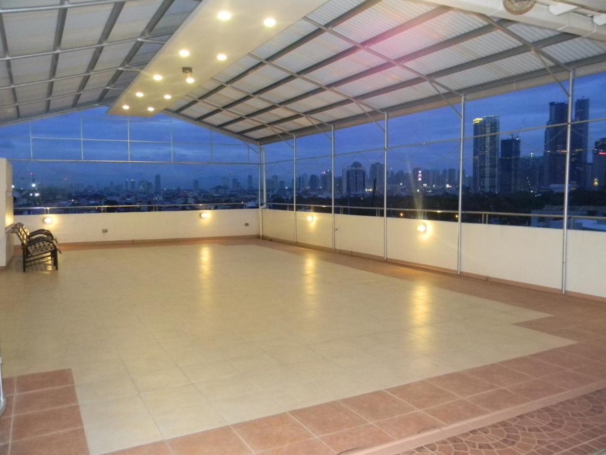 M Suites Hotel Makati City Exterior photo