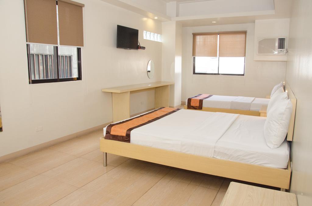 M Suites Hotel Makati City Exterior photo