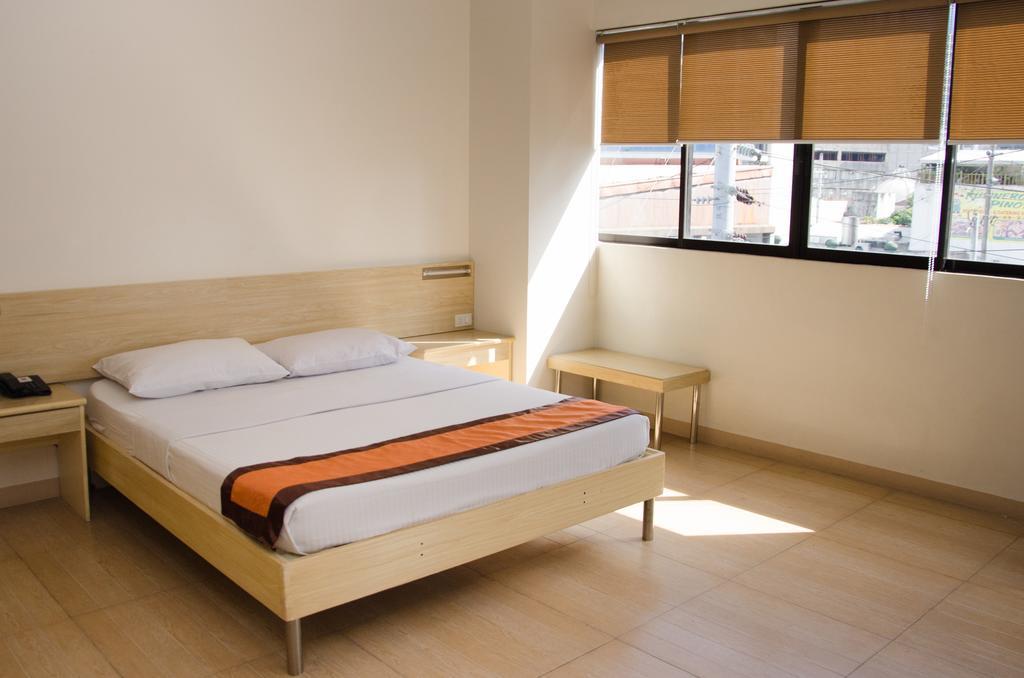 M Suites Hotel Makati City Exterior photo
