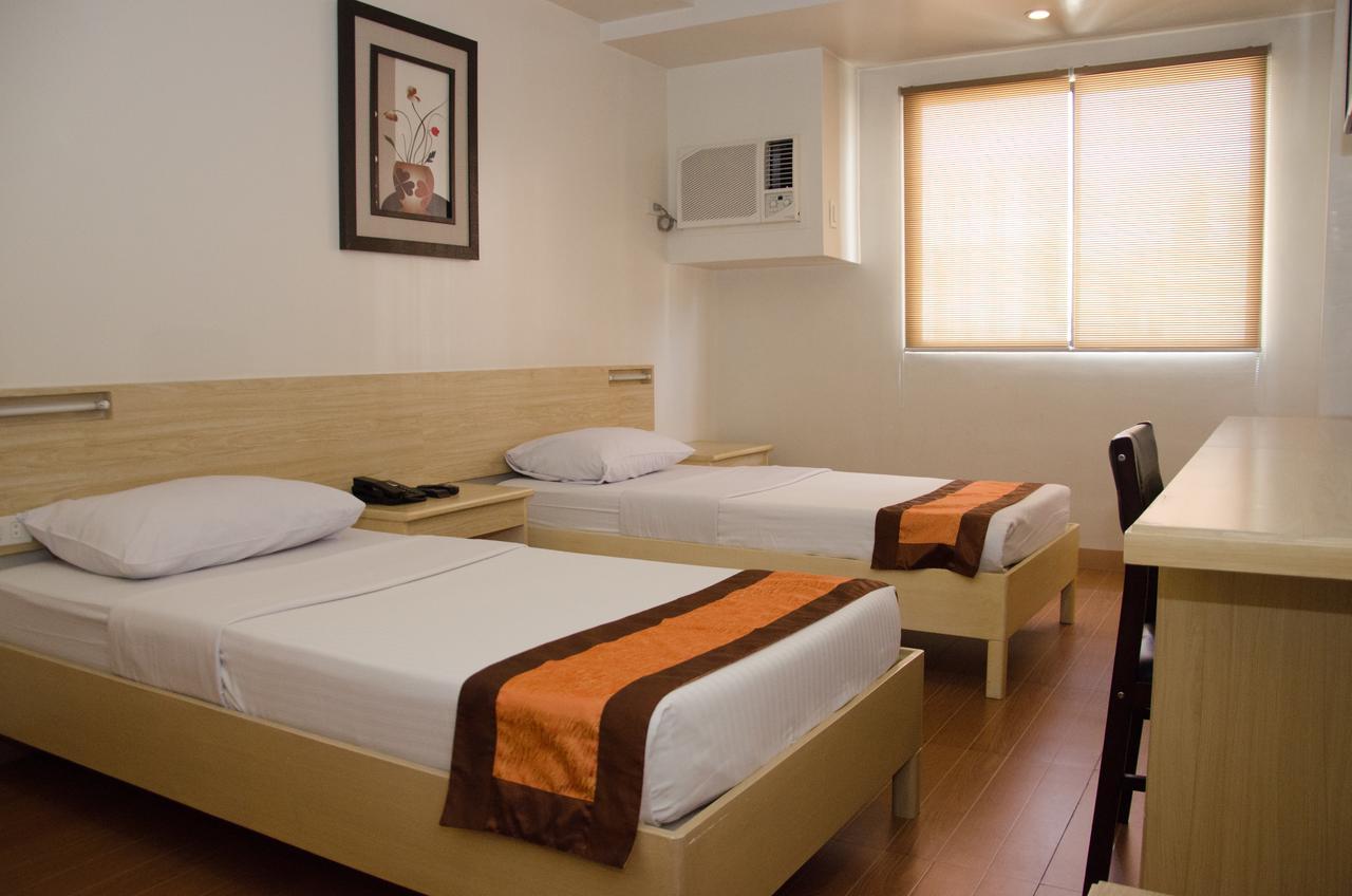 M Suites Hotel Makati City Exterior photo