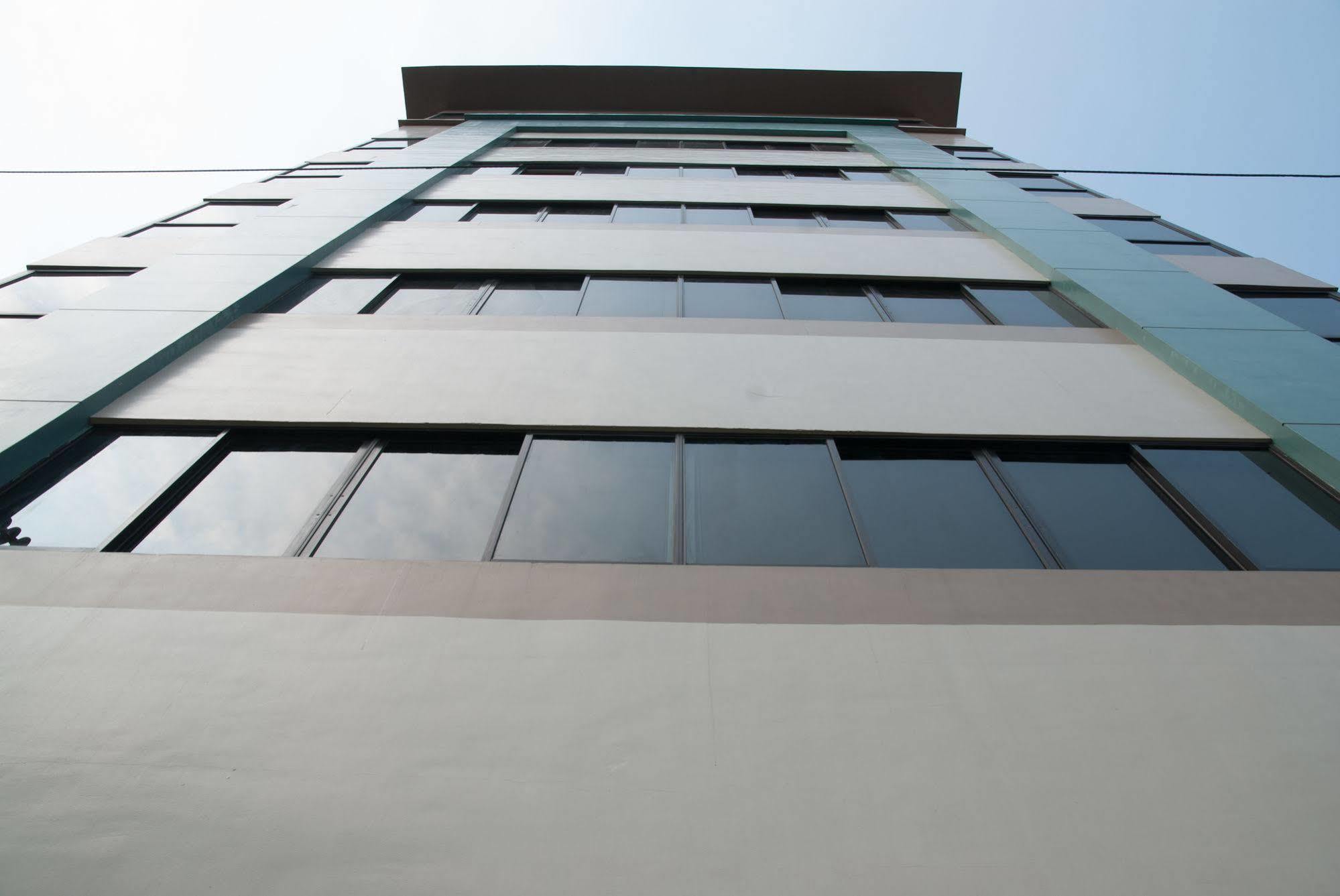 M Suites Hotel Makati City Exterior photo