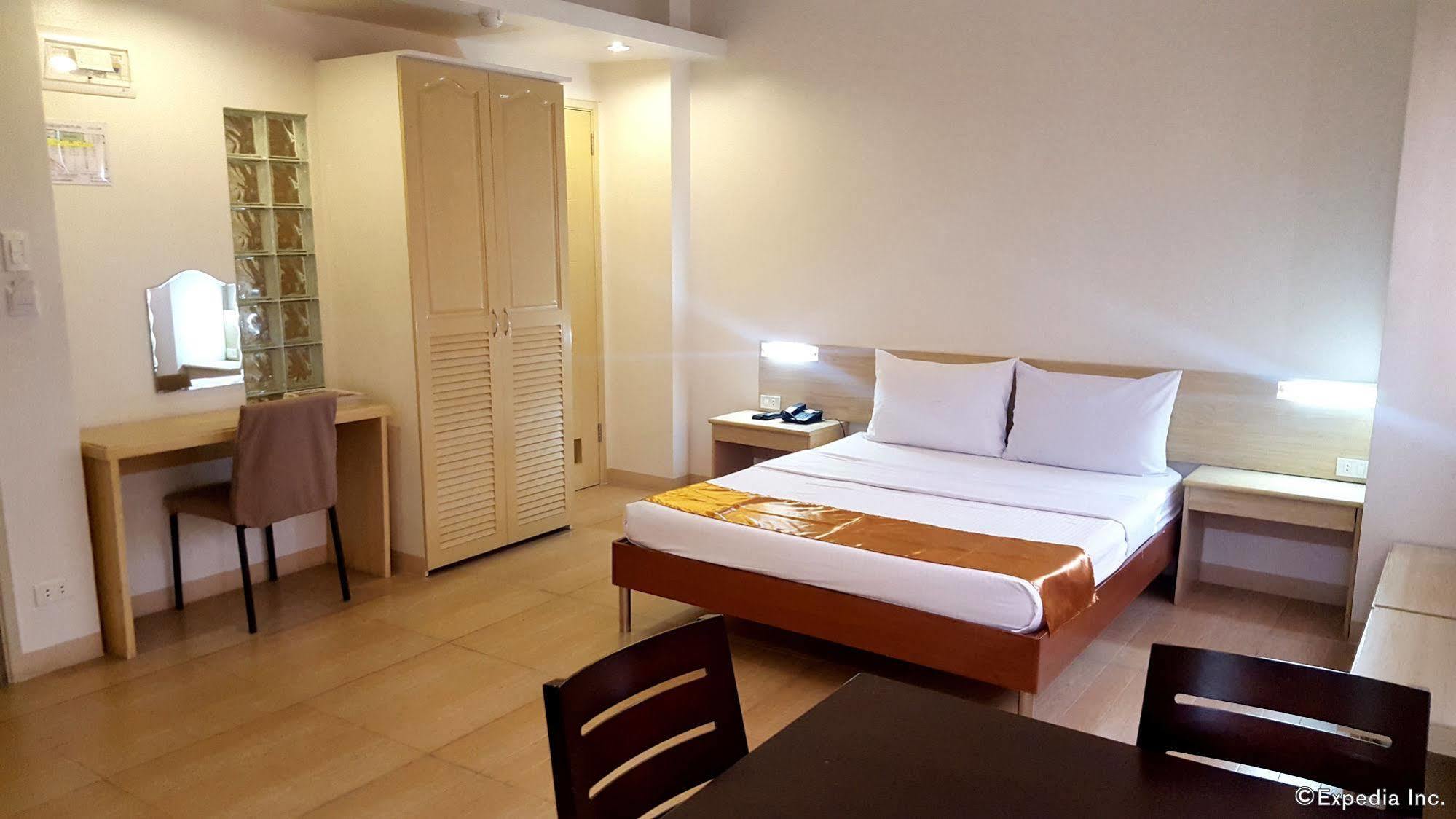 M Suites Hotel Makati City Exterior photo